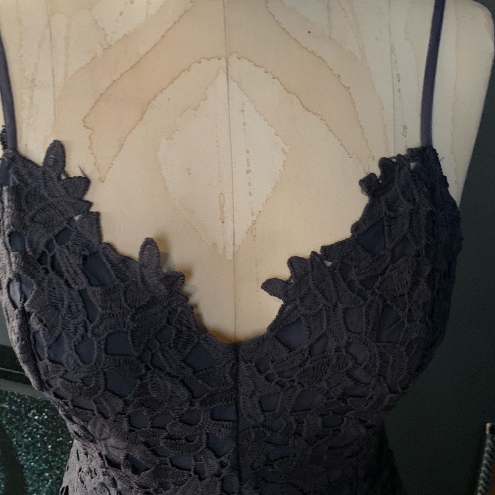 ASTR The Label Navy India Ink Womens Size Medium Sleeveless Lace Dress - Picture 7 of 9